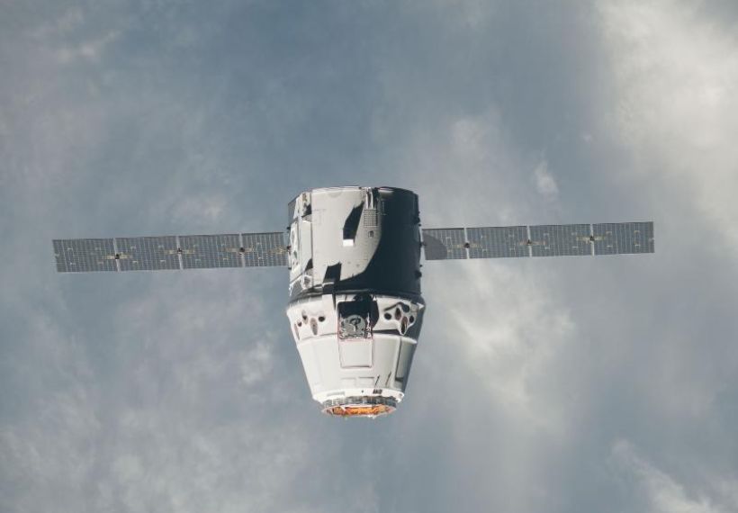 This year’s other big capsule! SpaceX Dragon. Image Credit: NASA