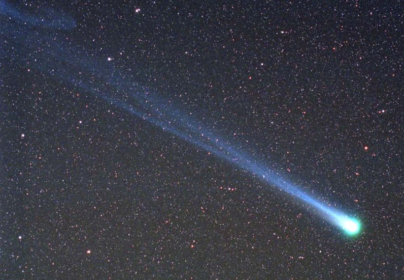 Comet Hyakutake Passes the Earth