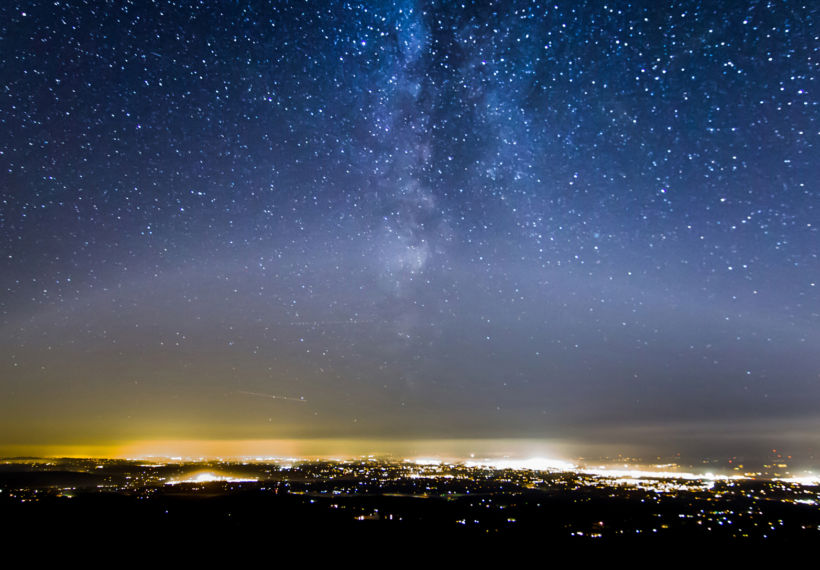 A photo by Don Jensen clearly showing the glow from the Seattle Metro area seen from Mount Pilchuck.