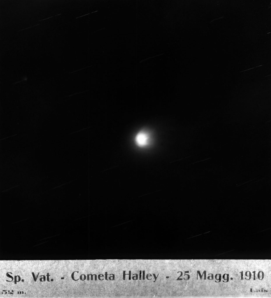 Photo of Halleys Comet, taken by the Vatican Observatory in 1910.