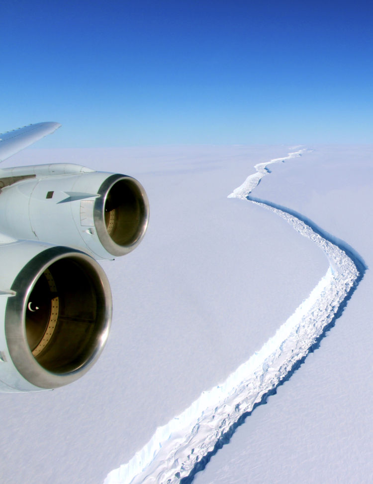 Airborne photo showing the rift in the Larsen C ice shelf in the Antarctic Peninsula, taken by John Sonntag/NASA.