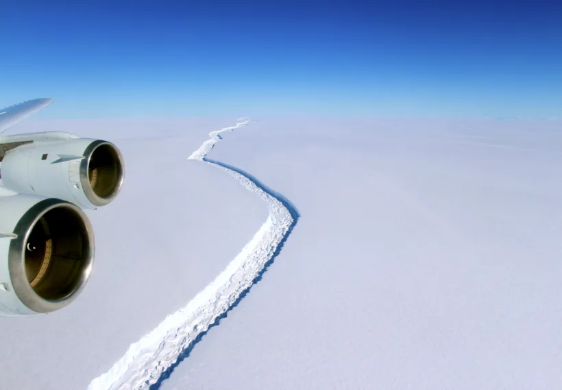 Airborne photo showing the rift in the Larsen C ice shelf in the Antarctic Peninsula, taken by John Sonntag/NASA.