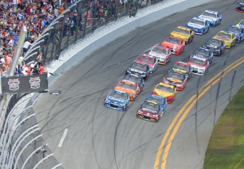 Photo showing NASCAR cars under the Green flag at Daytona, 2015, by Nascarking (Own work) [CC BY-SA 4.0 (http://creativecommons.org/licenses/by-sa/4.0)], via Wikimedia Commons.