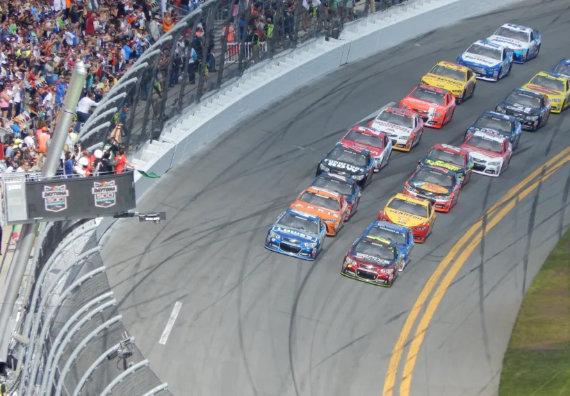 Photo showing NASCAR cars under the Green flag at Daytona, 2015, by Nascarking (Own work) [CC BY-SA 4.0 (http://creativecommons.org/licenses/by-sa/4.0)], via Wikimedia Commons.