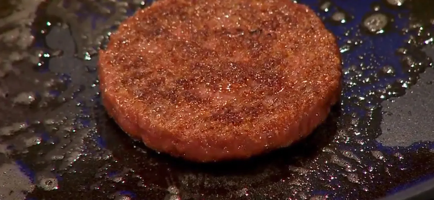 Photo of the world's first cultured hamburger being baked at a news conference in London on 5 August 2013. Credit: World Economic Forum via Wikimedia Commons