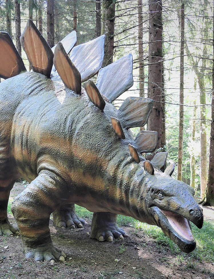 Photo of a Stegosaurus re-creation, by Espirat via Wikimedia Commons.