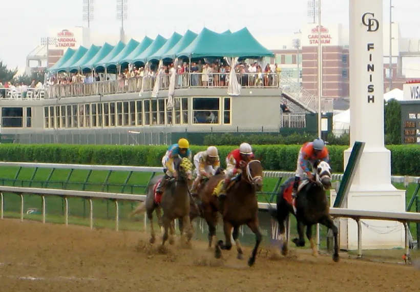 Louisville Kentucky Derby (May 5, 2007) photo via Wikimedia Commons, Credit - Velo Steve [CC BY-SA 2.0 (https://creativecommons.org/licenses/by-sa/2.0)]