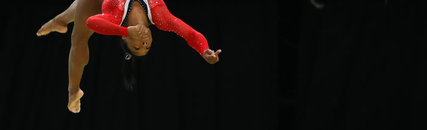 Fernando Frazão/Agência Brasil’s Photo of Simone Biles mid-routine during the 2016 Olmypics.