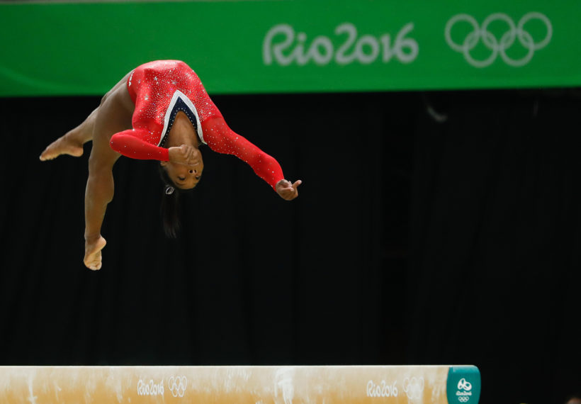 Fernando Frazão/Agência Brasil’s Photo of Simone Biles mid-routine during the 2016 Olmypics.