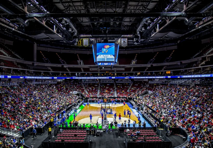 Phil Roeder’s photo of a big crowd attending the free practice sessions before the NCAA tournament gets underway.