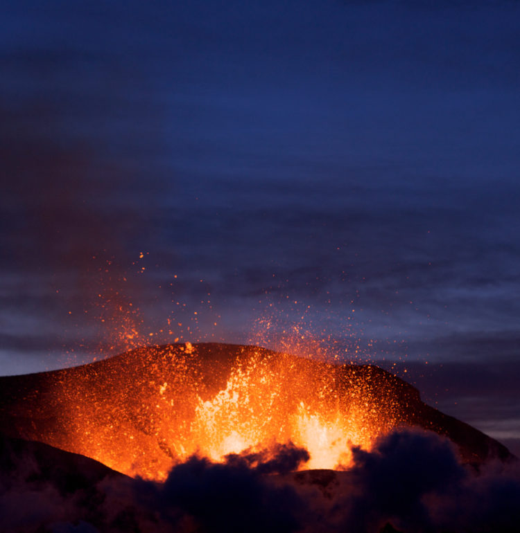 Eruption at Fimmvörðuháls at dusk.