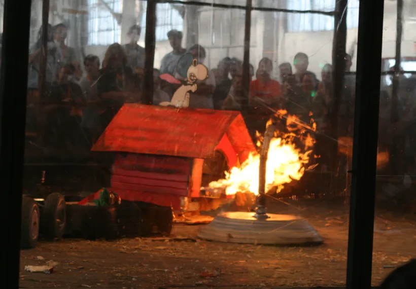 Robot combat involving a flame-enabled robot (left) and a "shredder" robot (right).