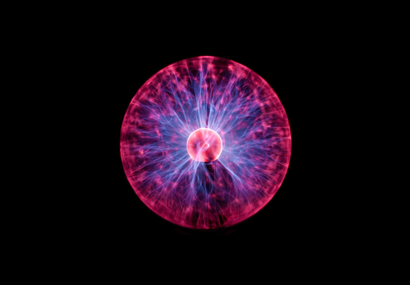 Chocolateoak’s photo of ​​a plasma globe operating in a darkened room.