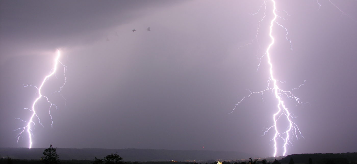 Lightning over Schaffhausen and Kohlfirst, photographed from Dörflingen. The bird in the picture appears 4 times because of the stroboscopic effect of the lightning.