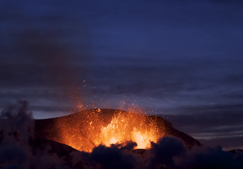 Eruption at Fimmvörðuháls at dusk.