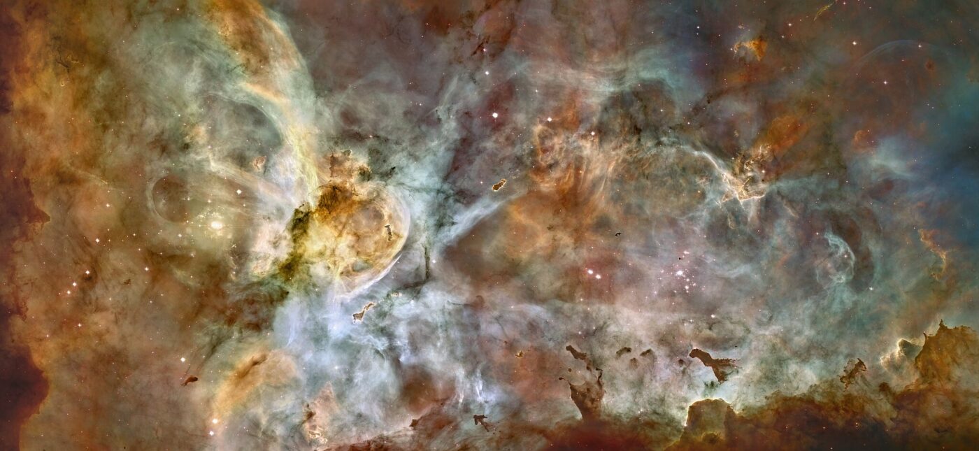 A composite image of NGC 3372 based on data from Hubble Space Telescope (HST) and NOIRLab. The image is a composite of 48 frames and depicts an area 50 light-years wide. The false color image was created using the following formula: red for sulfur, green for hydrogen, and blue for oxygen emissions.