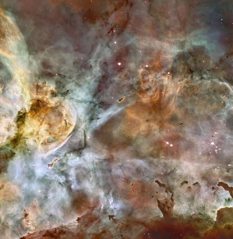 A composite image of NGC 3372 based on data from Hubble Space Telescope (HST) and NOIRLab. The image is a composite of 48 frames and depicts an area 50 light-years wide. The false color image was created using the following formula: red for sulfur, green for hydrogen, and blue for oxygen emissions.