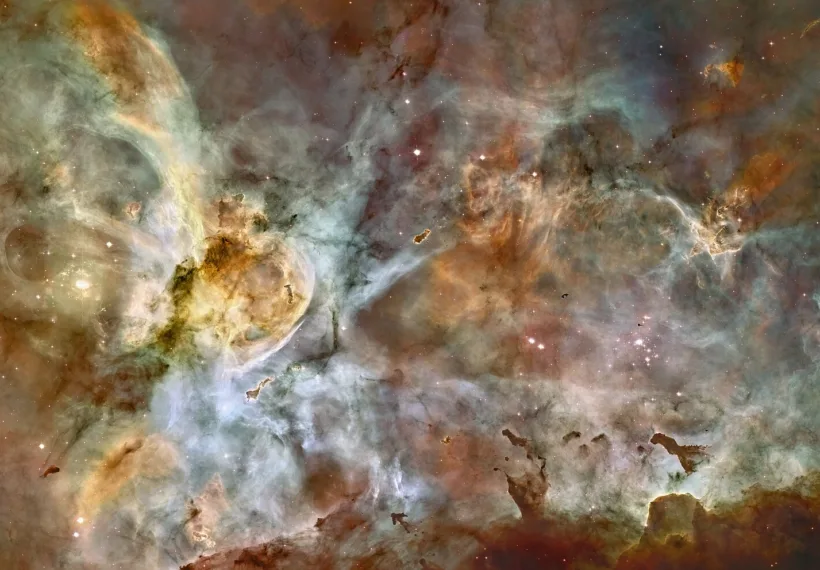 A composite image of NGC 3372 based on data from Hubble Space Telescope (HST) and NOIRLab. The image is a composite of 48 frames and depicts an area 50 light-years wide. The false color image was created using the following formula: red for sulfur, green for hydrogen, and blue for oxygen emissions.